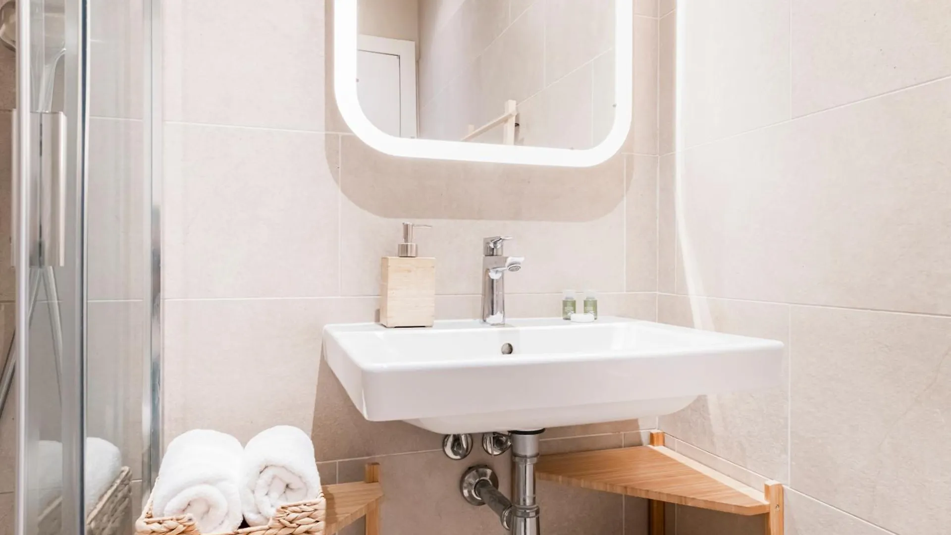 Beautiful Apartment In Chinatown And Sempione 밀라노