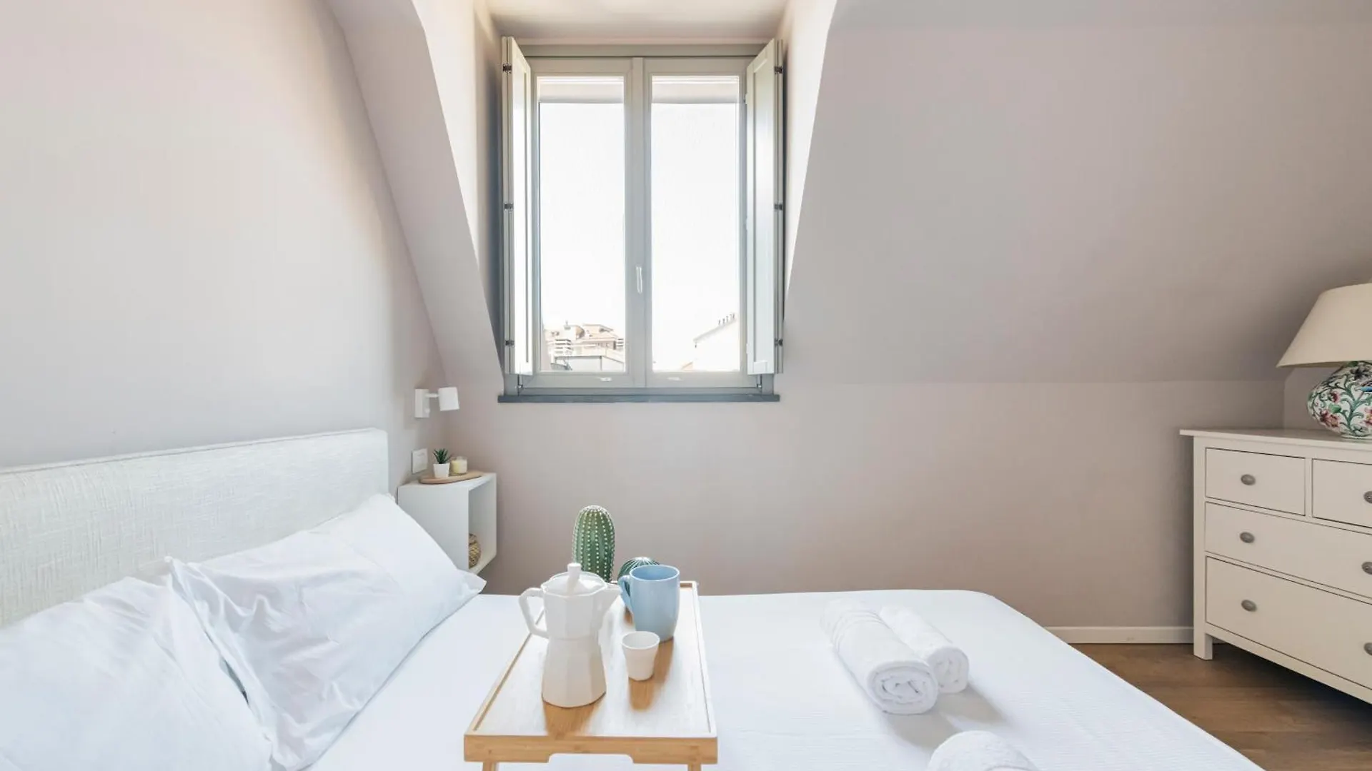 Beautiful Apartment In Chinatown And Sempione Milano